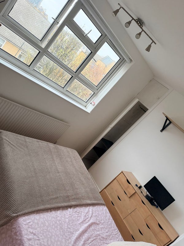 Room Paradise Street in Greater London
