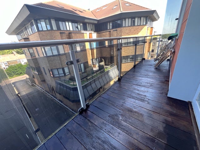 Flat New Road in Brentwood