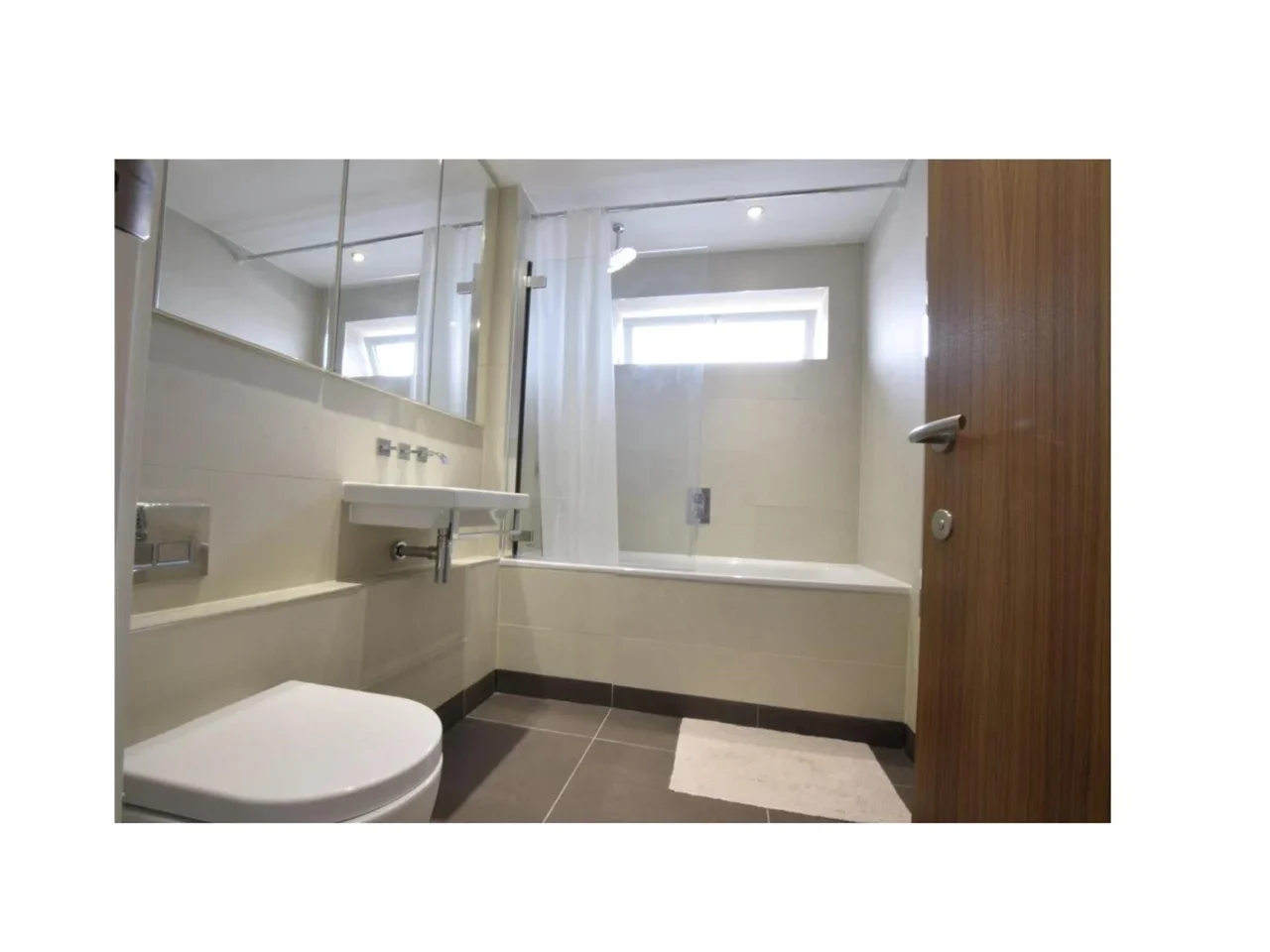 Flat Knoll Rise in Greater London