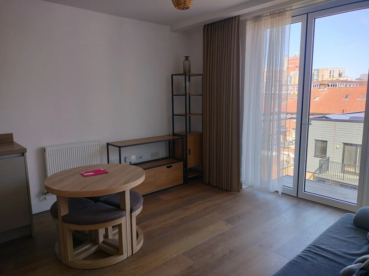Flat Knoll Rise in Greater London
