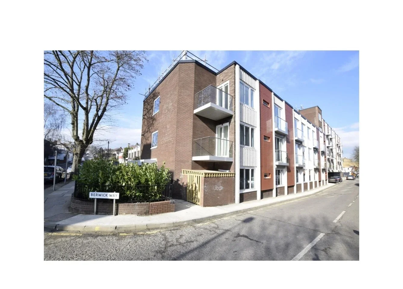 Flat Knoll Rise in Greater London