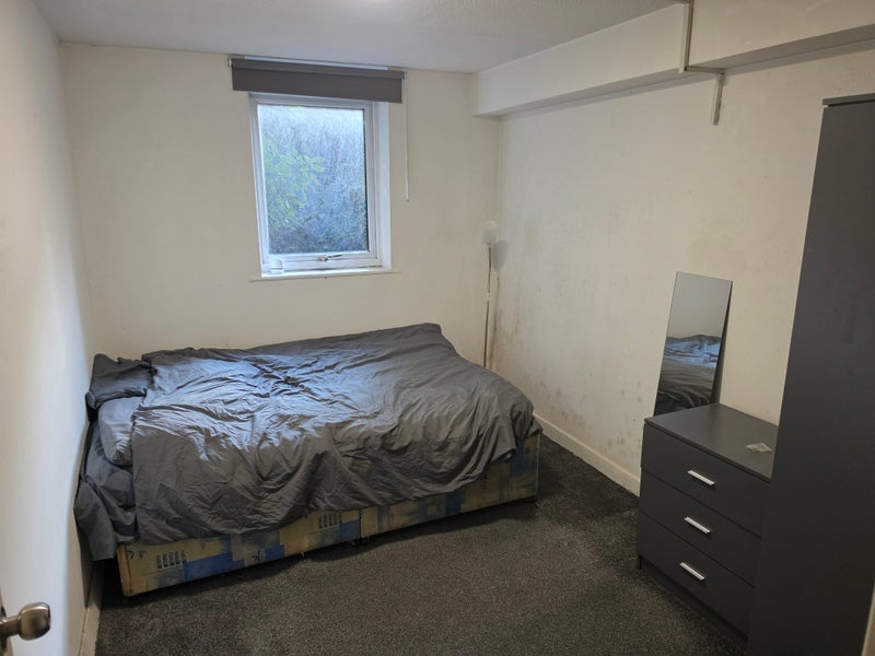 Room New City Road in Glasgow