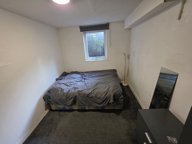 Room New City Road in Glasgow