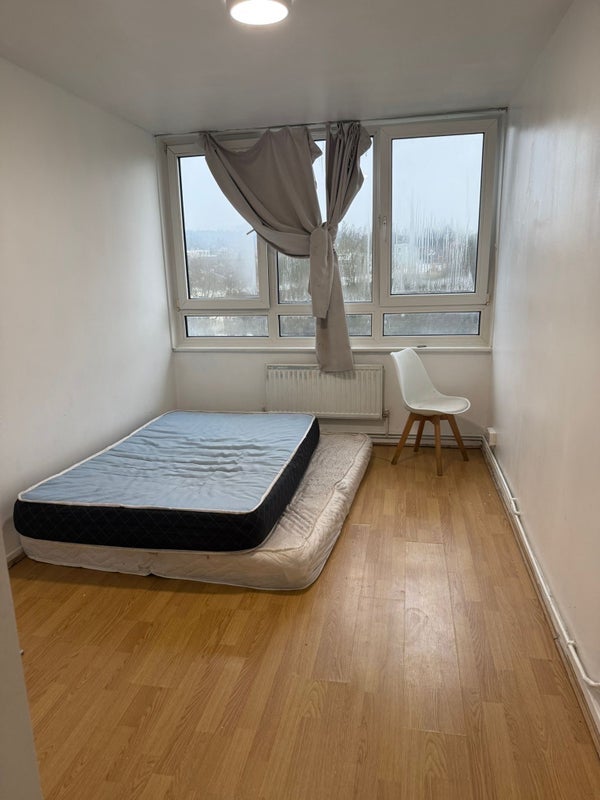 Room Vincent Road in Greater London
