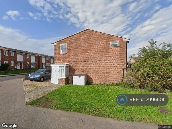 House Hazlemere Drive in Rainham