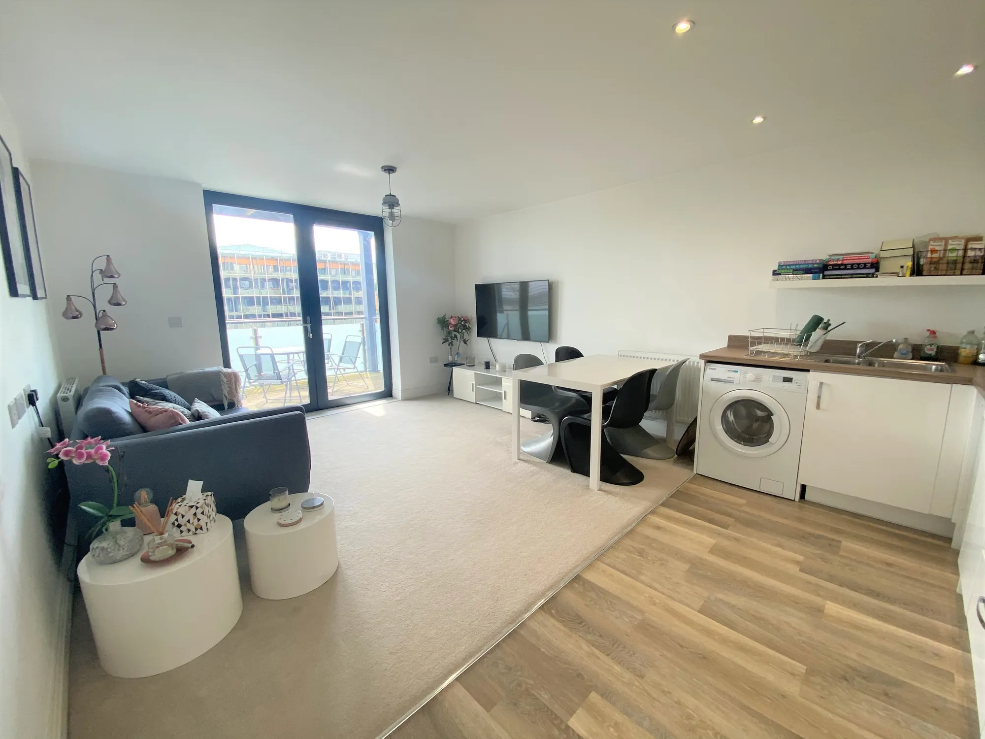 Flat Studio Way in Elstree and Borehamwood