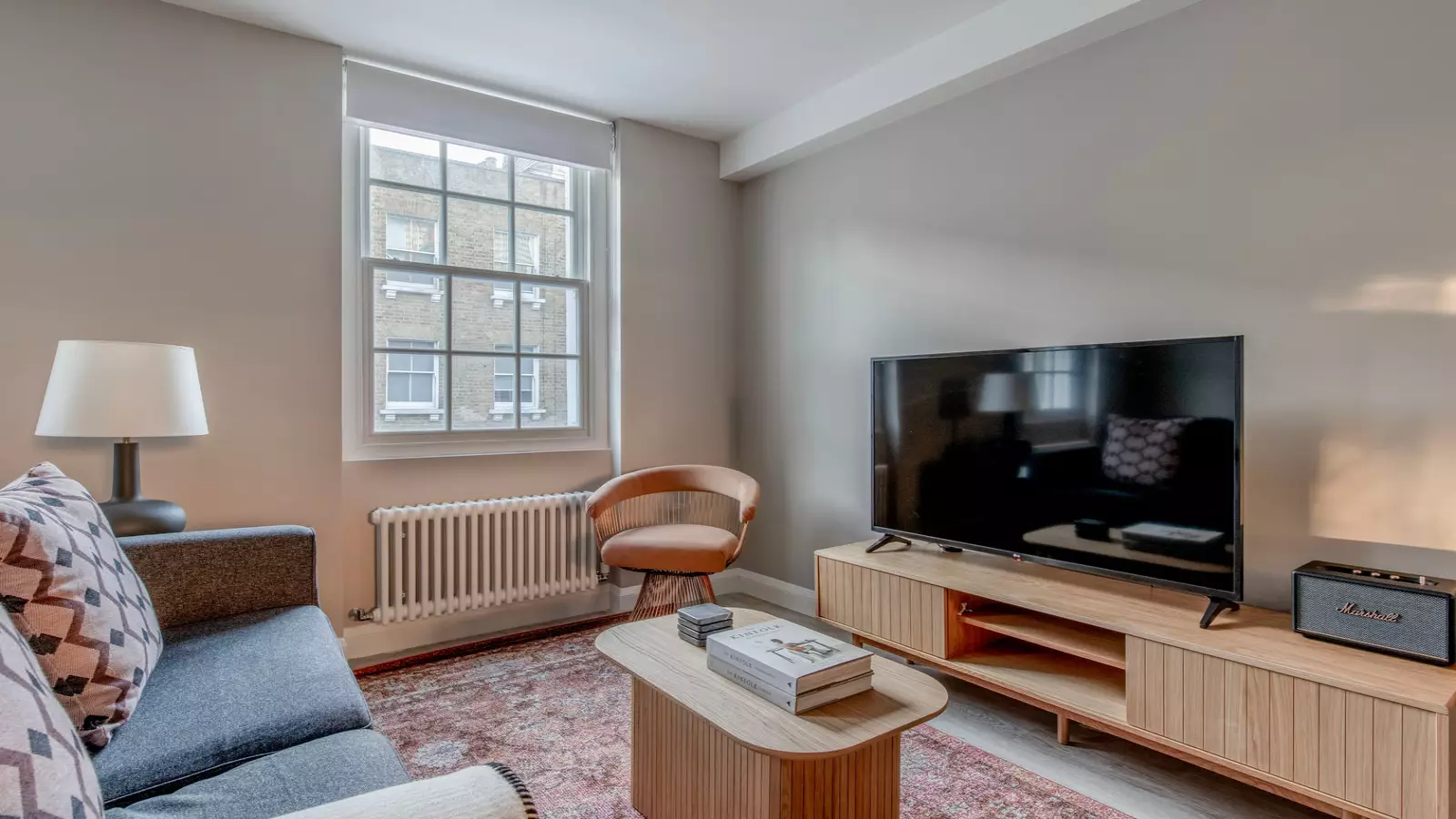 Flat Cleveland Street in Greater London