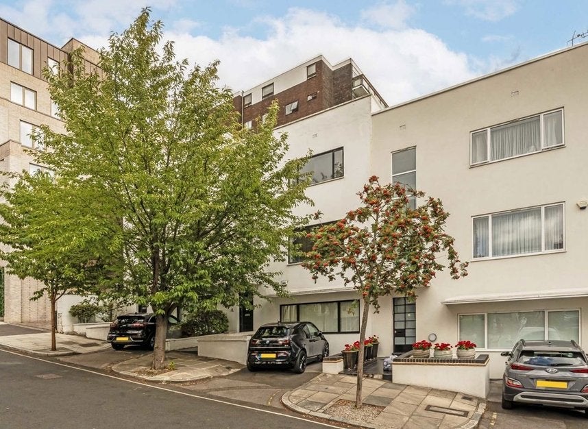 House Wells Rise in City of Westminster