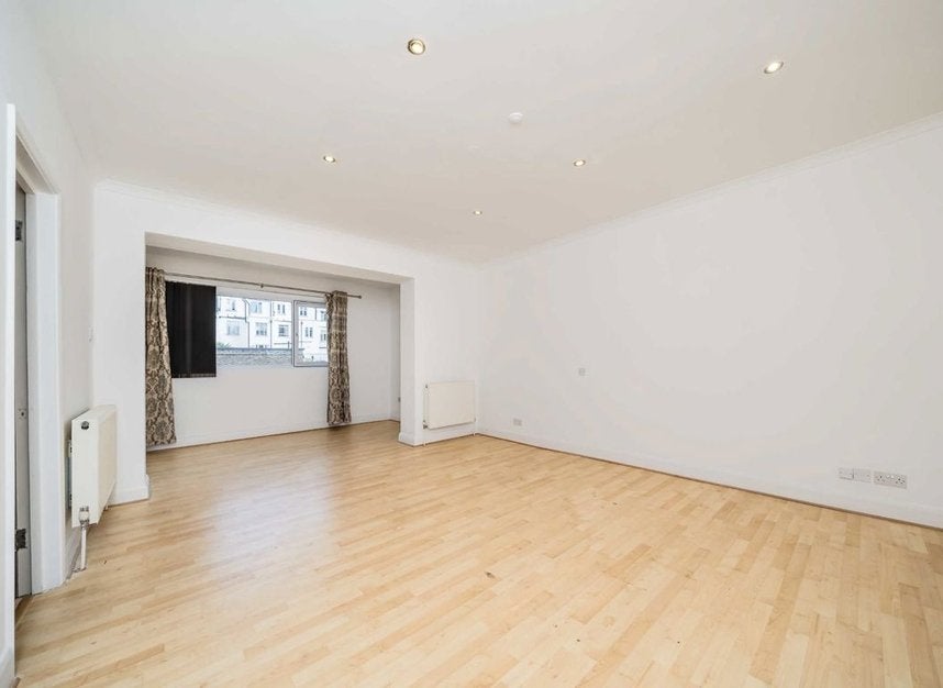 House Wells Rise in City of Westminster