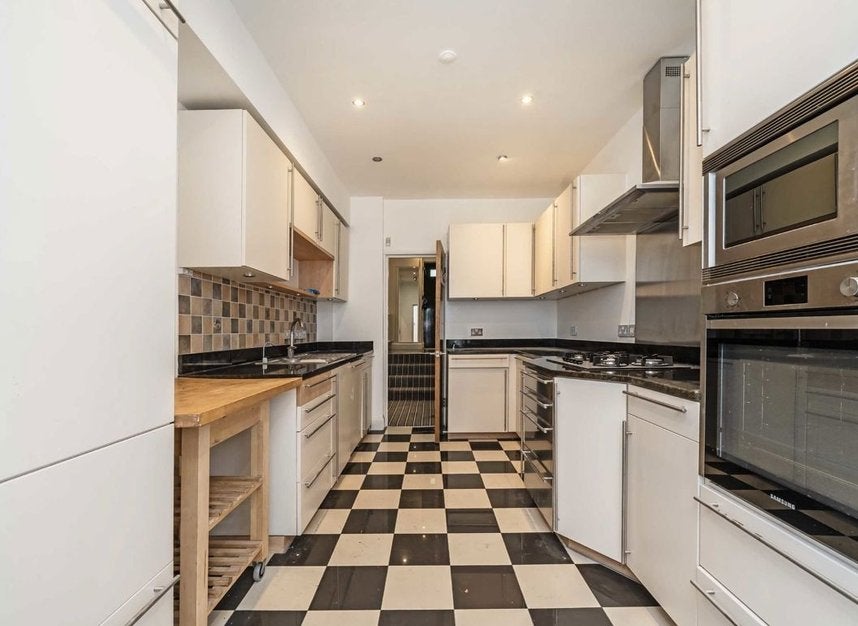 House Wells Rise in City of Westminster