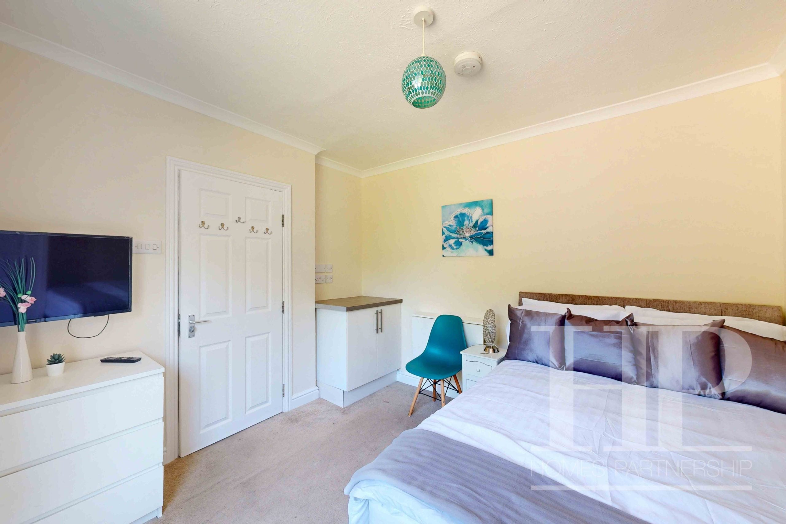 Room Furzefield in Crawley