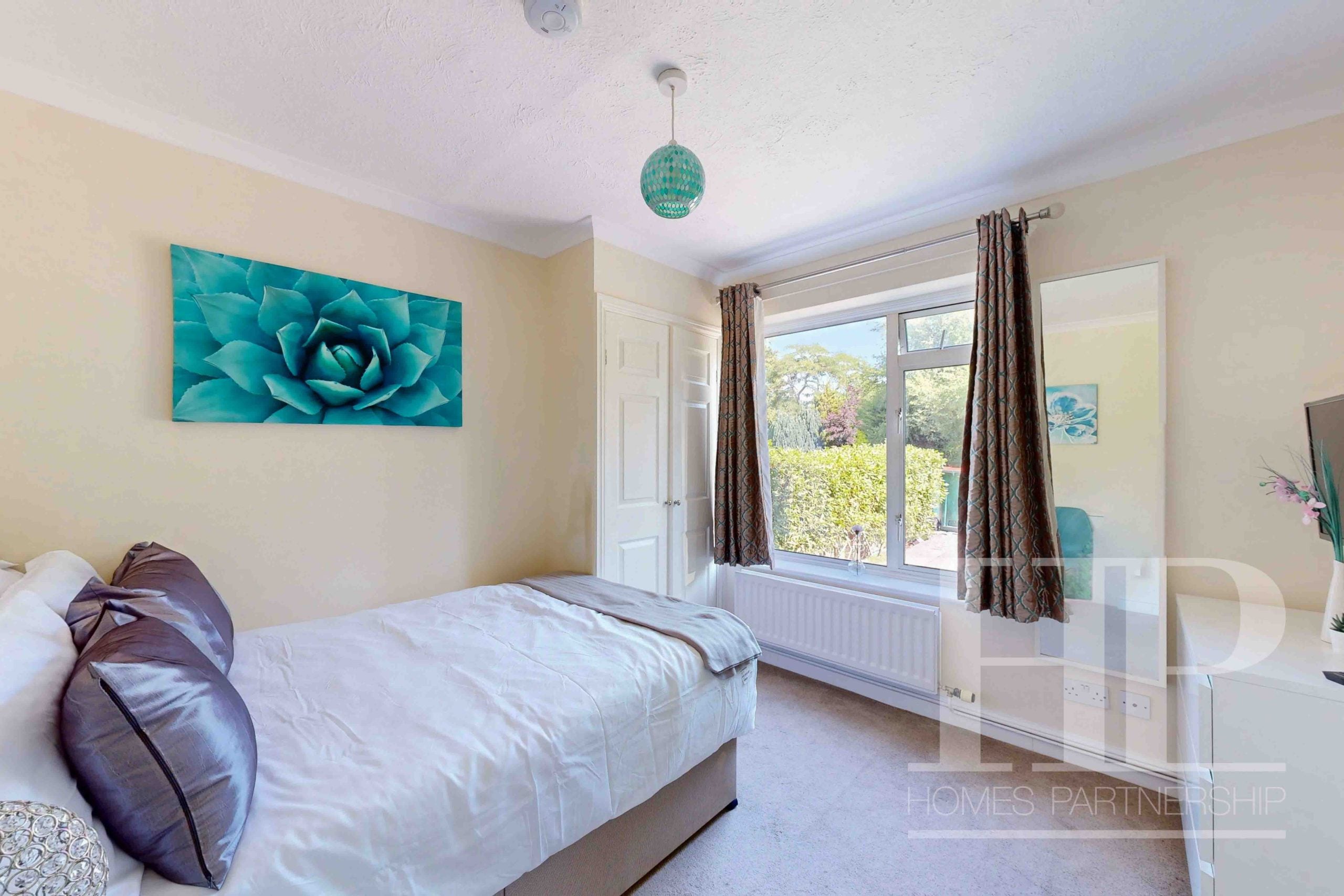 Room Furzefield in Crawley