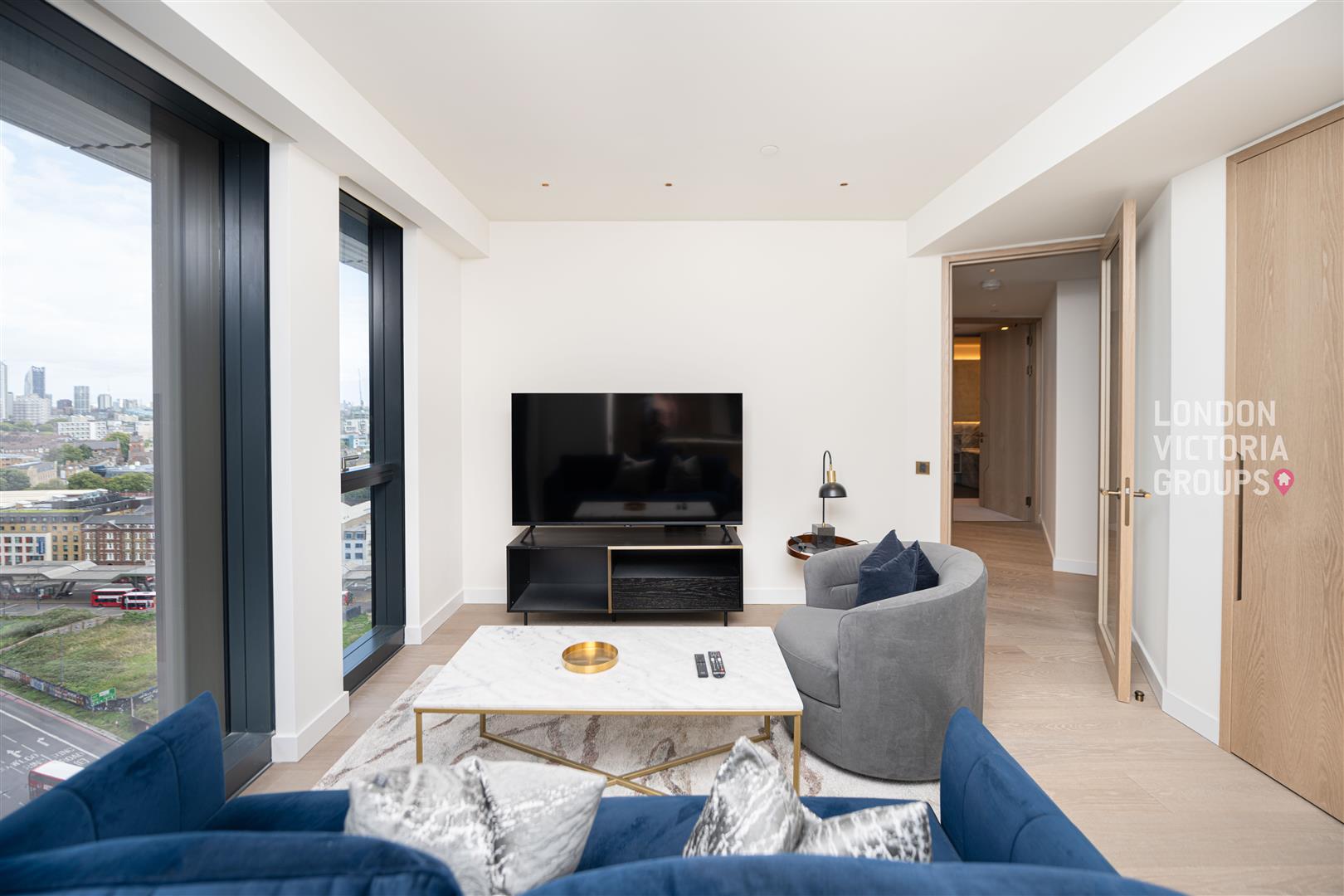 Flat Nine Elms Lane in Greater London