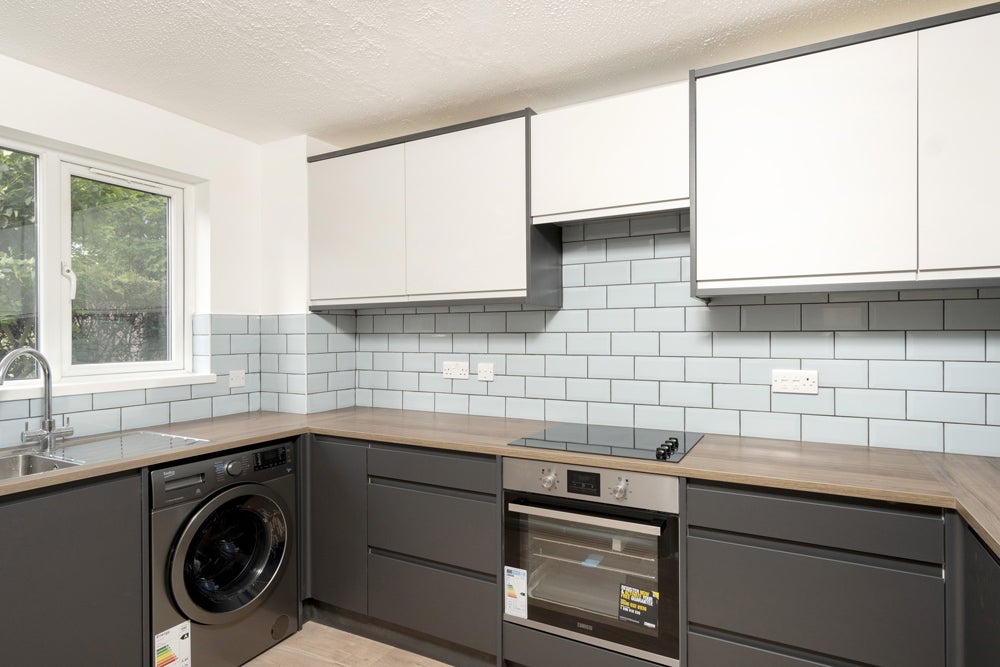 Flat Crowthorne Close in Greater London