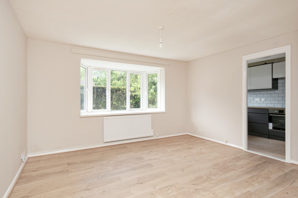 Flat Crowthorne Close in Greater London