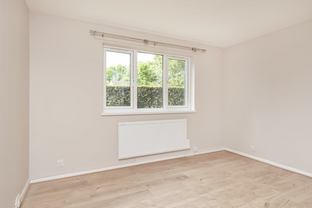Flat Crowthorne Close in Greater London