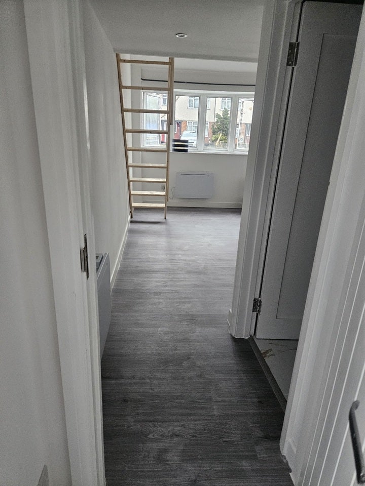 Room Kenton Gardens in Greater London