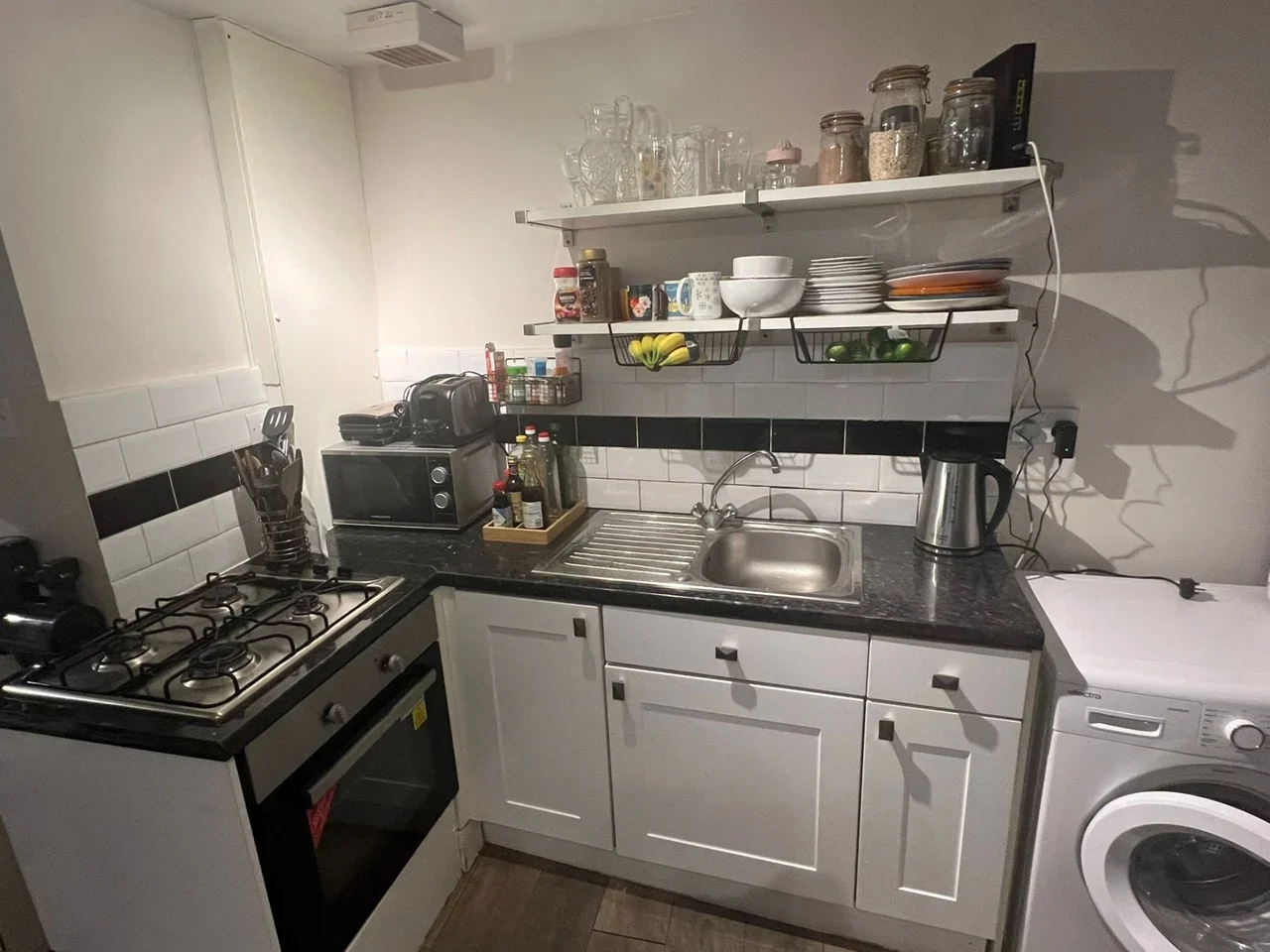 Flat Middleton Road in Greater London