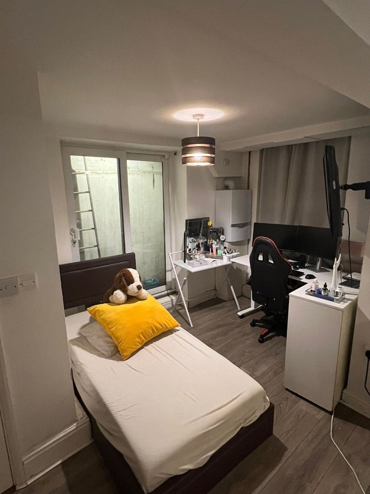 Flat Middleton Road in Greater London