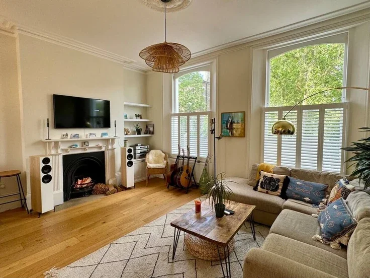 Flat Hazellville Road in Greater London