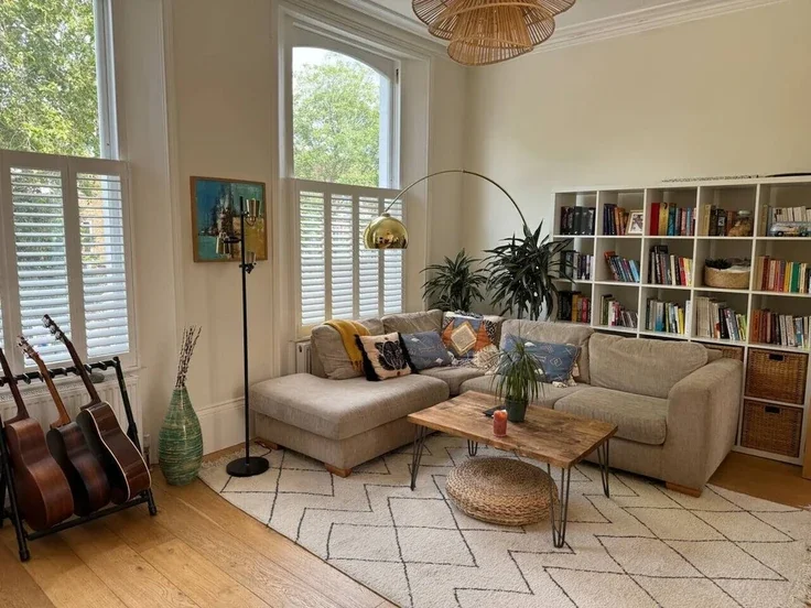 Flat Hazellville Road in Greater London