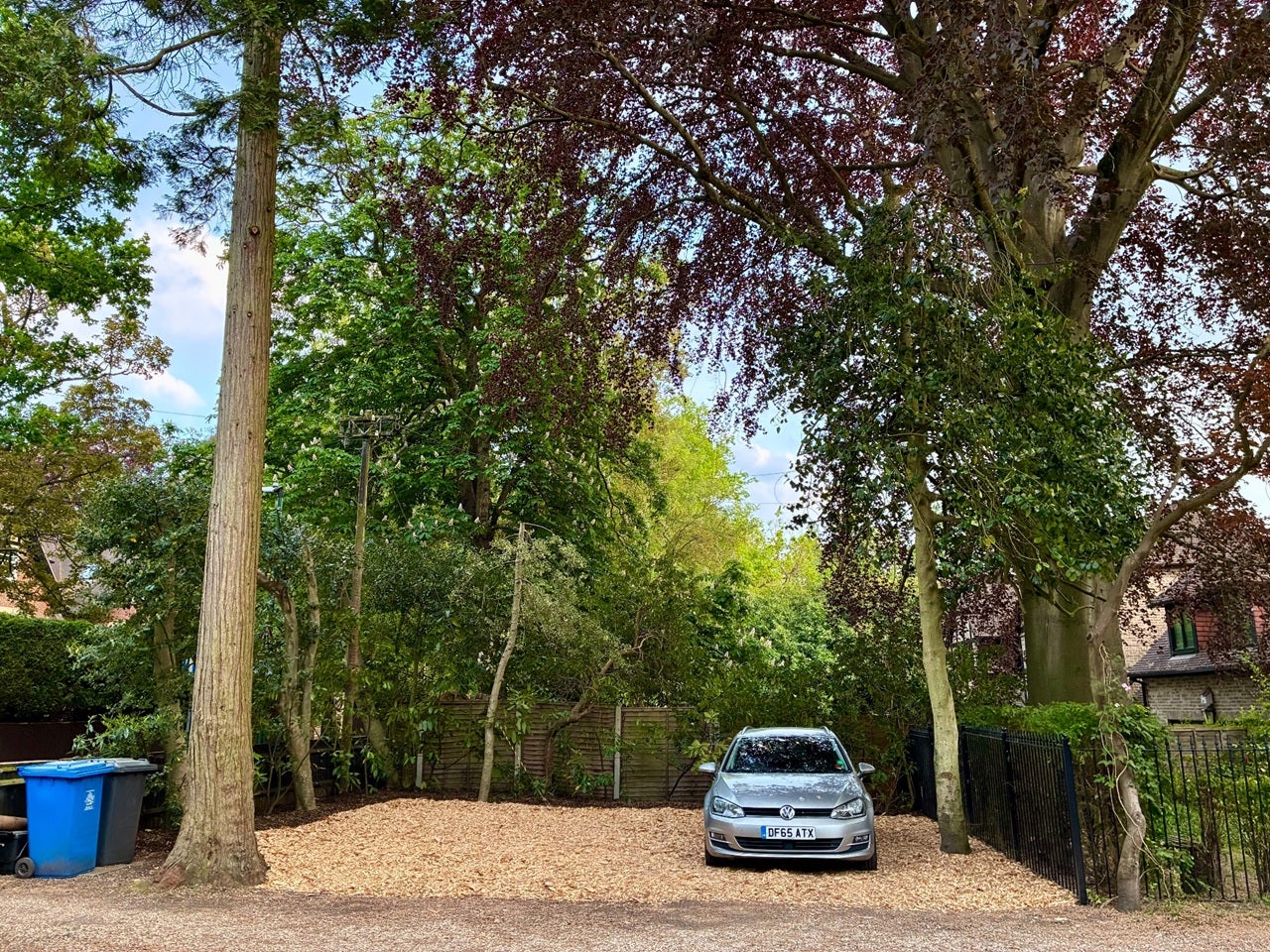 Flat Burleigh Road in Ascot