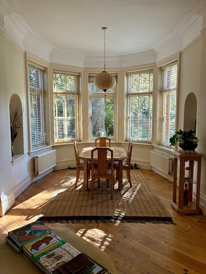 Flat Burleigh Road in Ascot