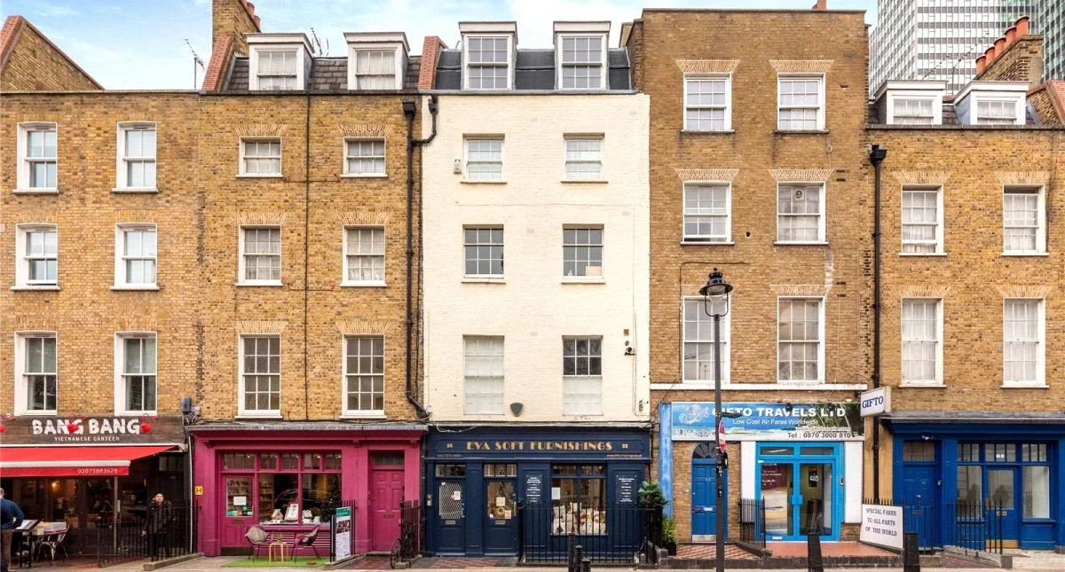 Flat Warren Street in Greater London