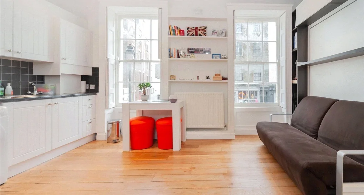 Flat Warren Street in Greater London