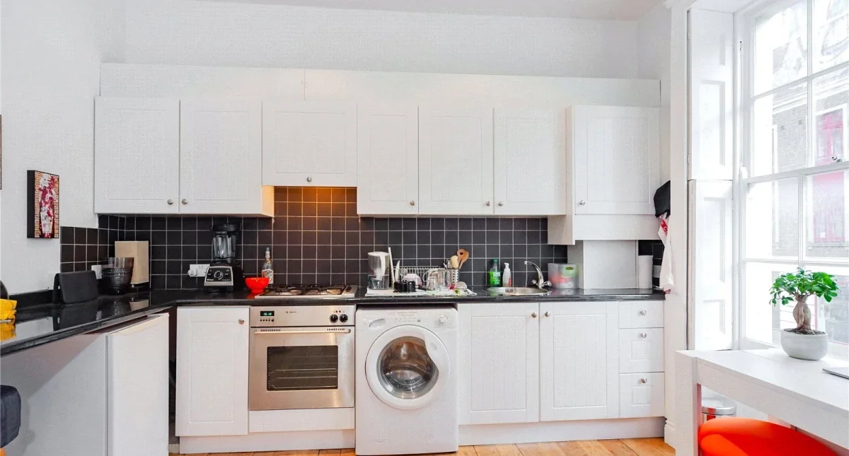 Flat Warren Street in Greater London