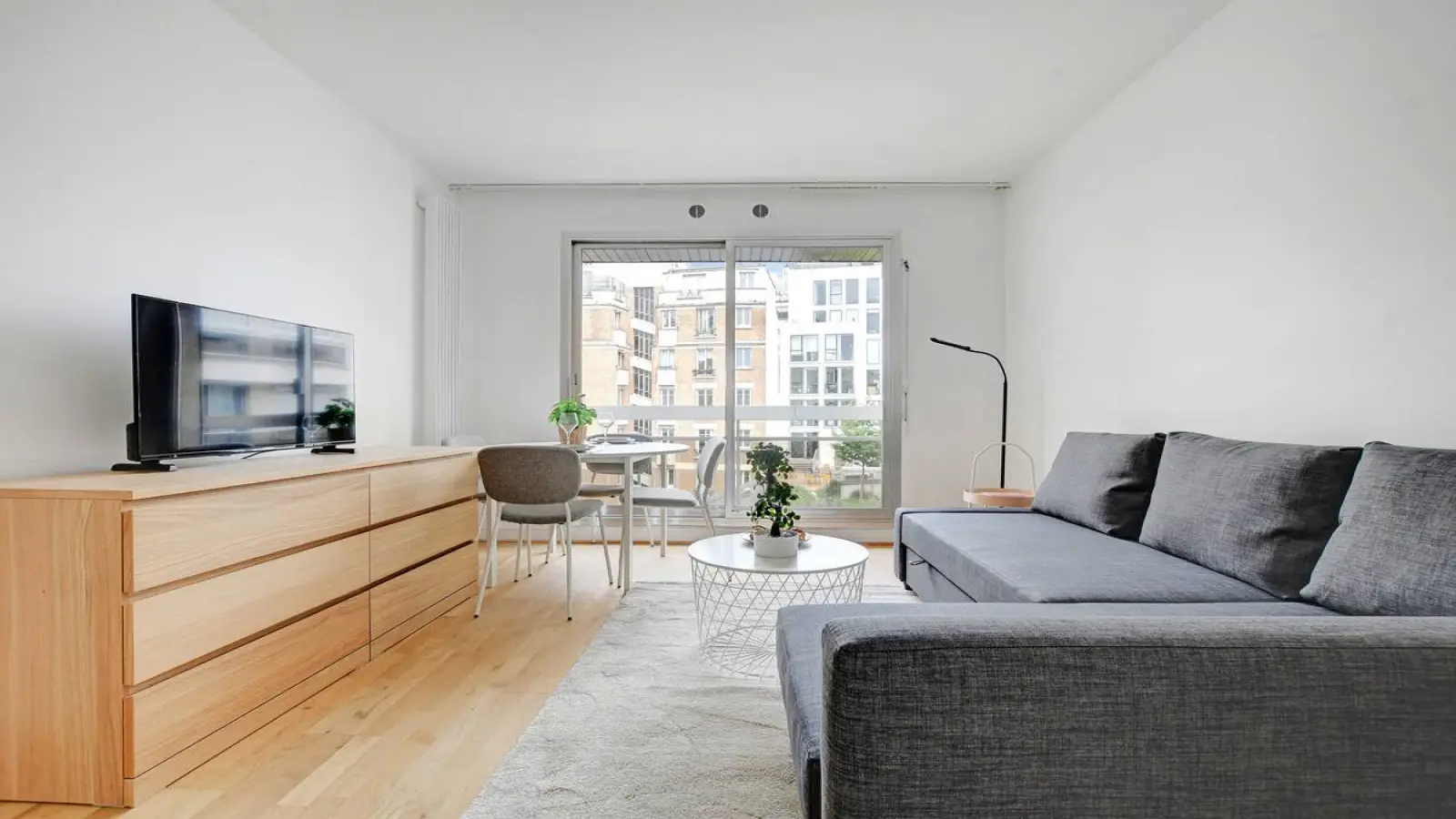 Appartement Rue Balzac à Paris