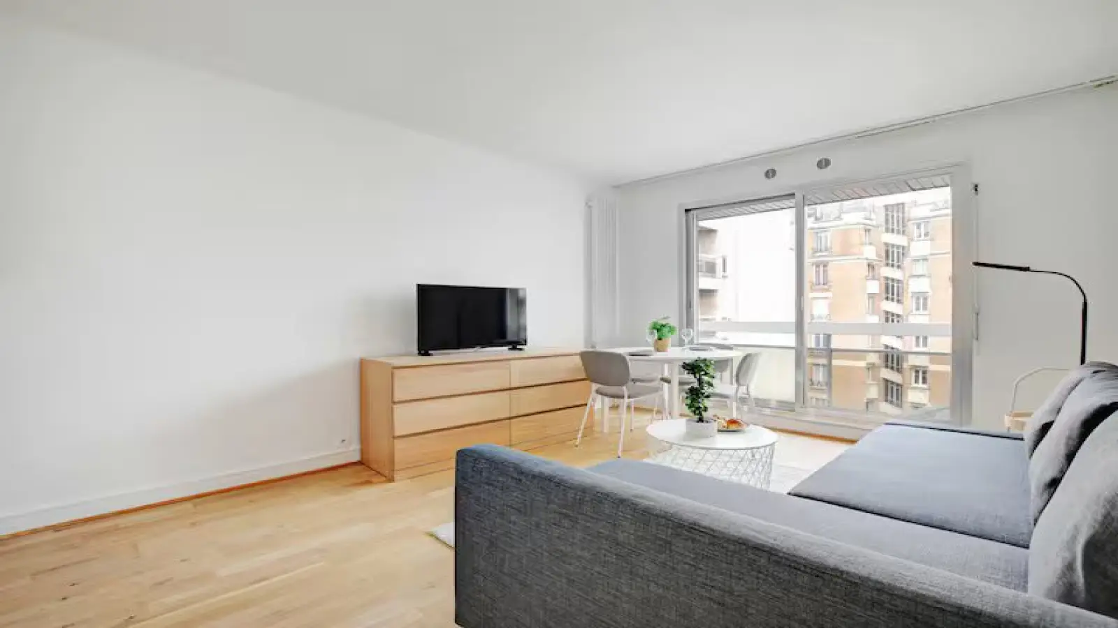 Appartement Rue Balzac à Paris