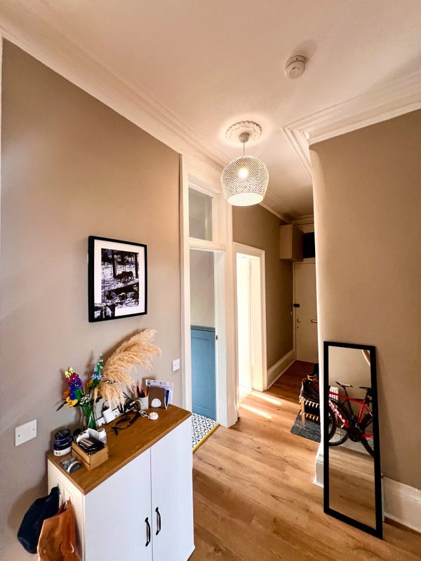 Room Cumming Drive in Glasgow
