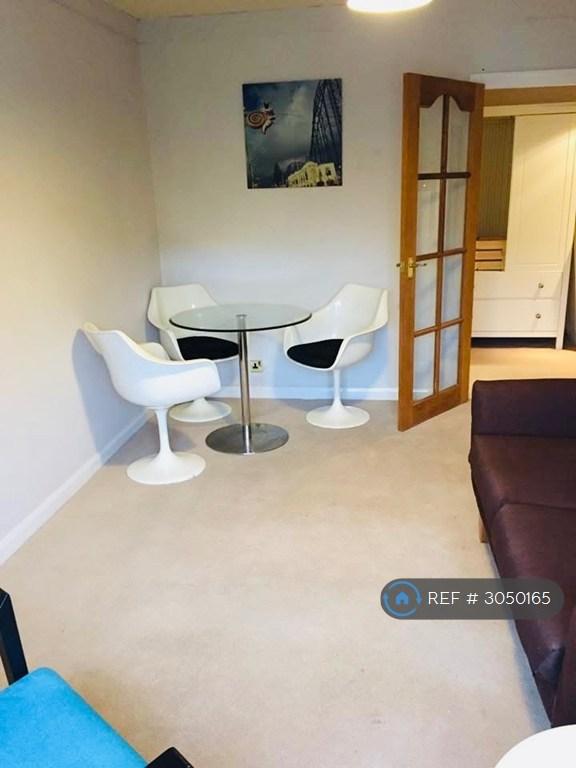 Flat Cress Mews in Greater London