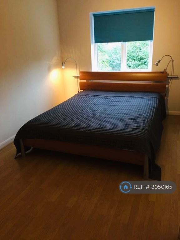 Flat Cress Mews in Greater London