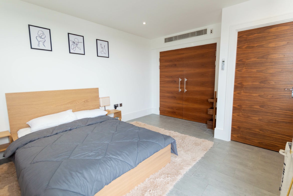 Flat Shoot-up Hill in Greater London