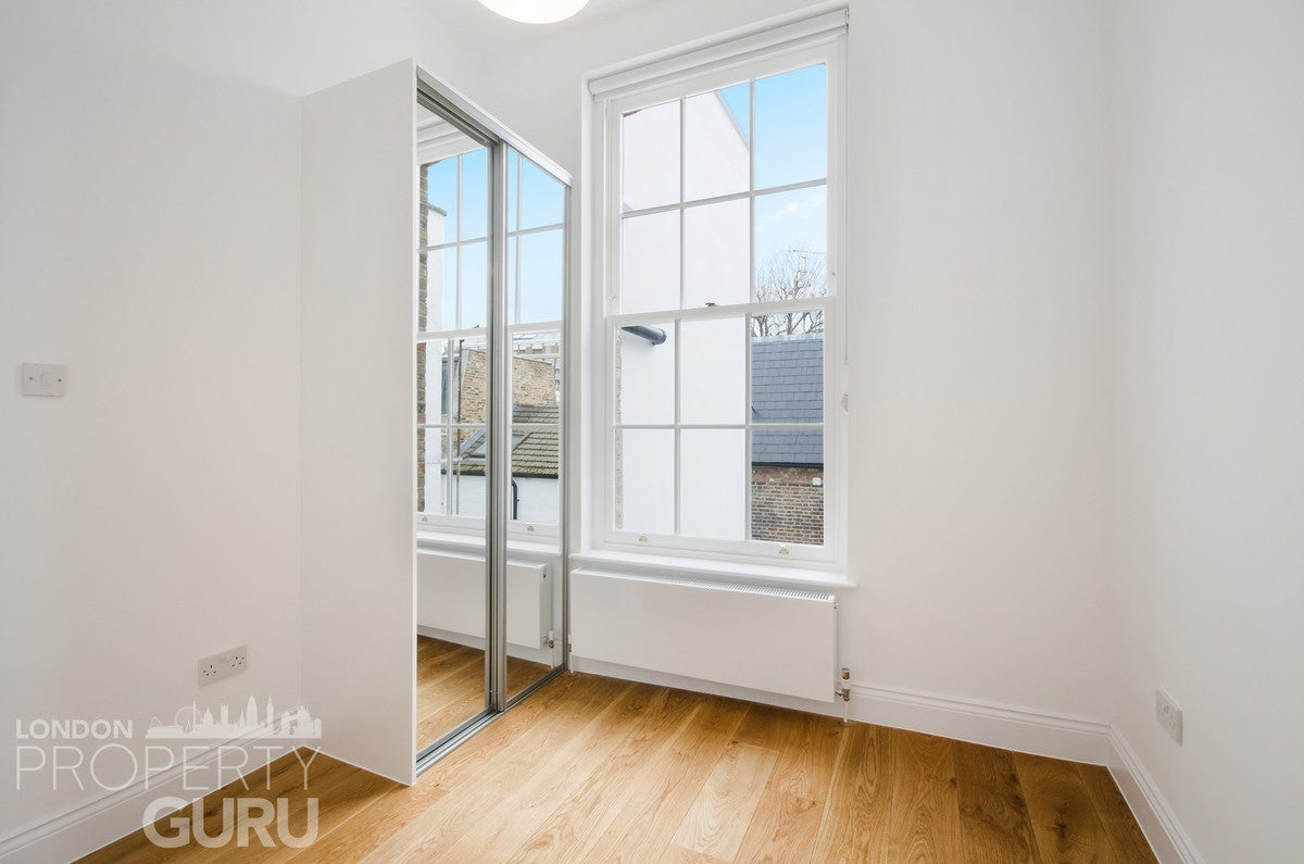 Flat Gloucester Terrace in London