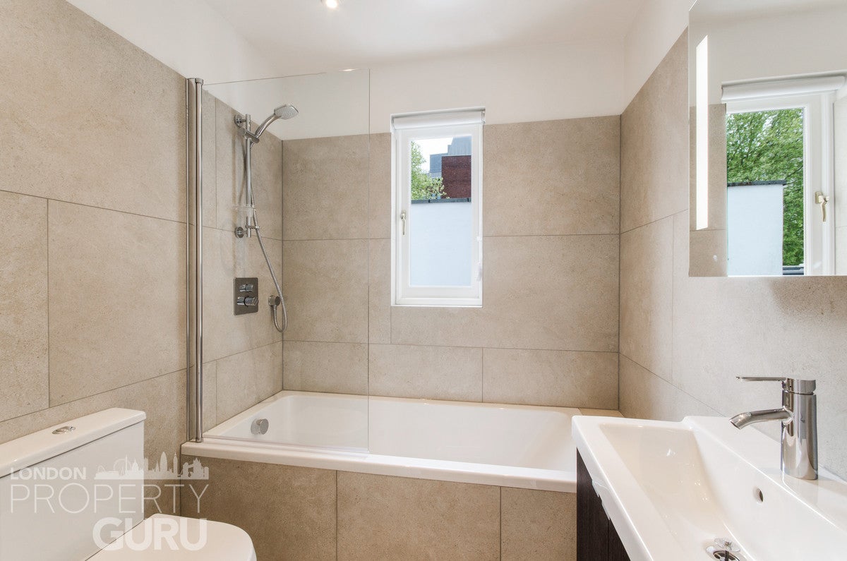 Flat Gloucester Terrace in London