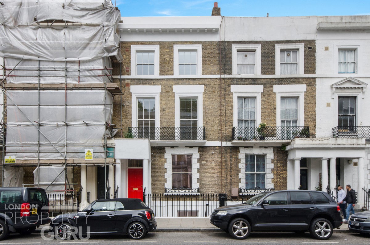 Flat Gloucester Terrace in London