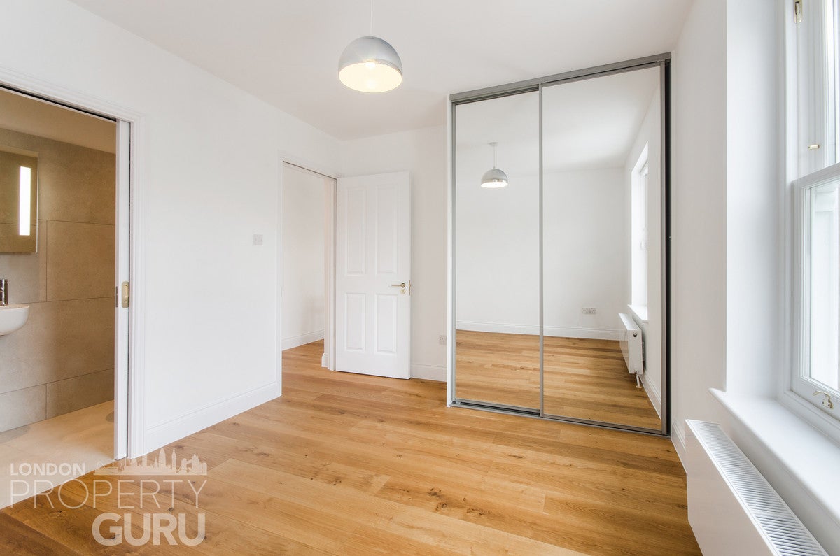 Flat Gloucester Terrace in London