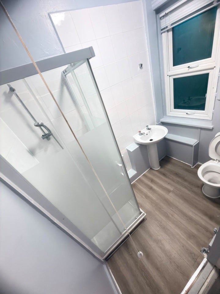 Flat Watling Avenue in Greater London