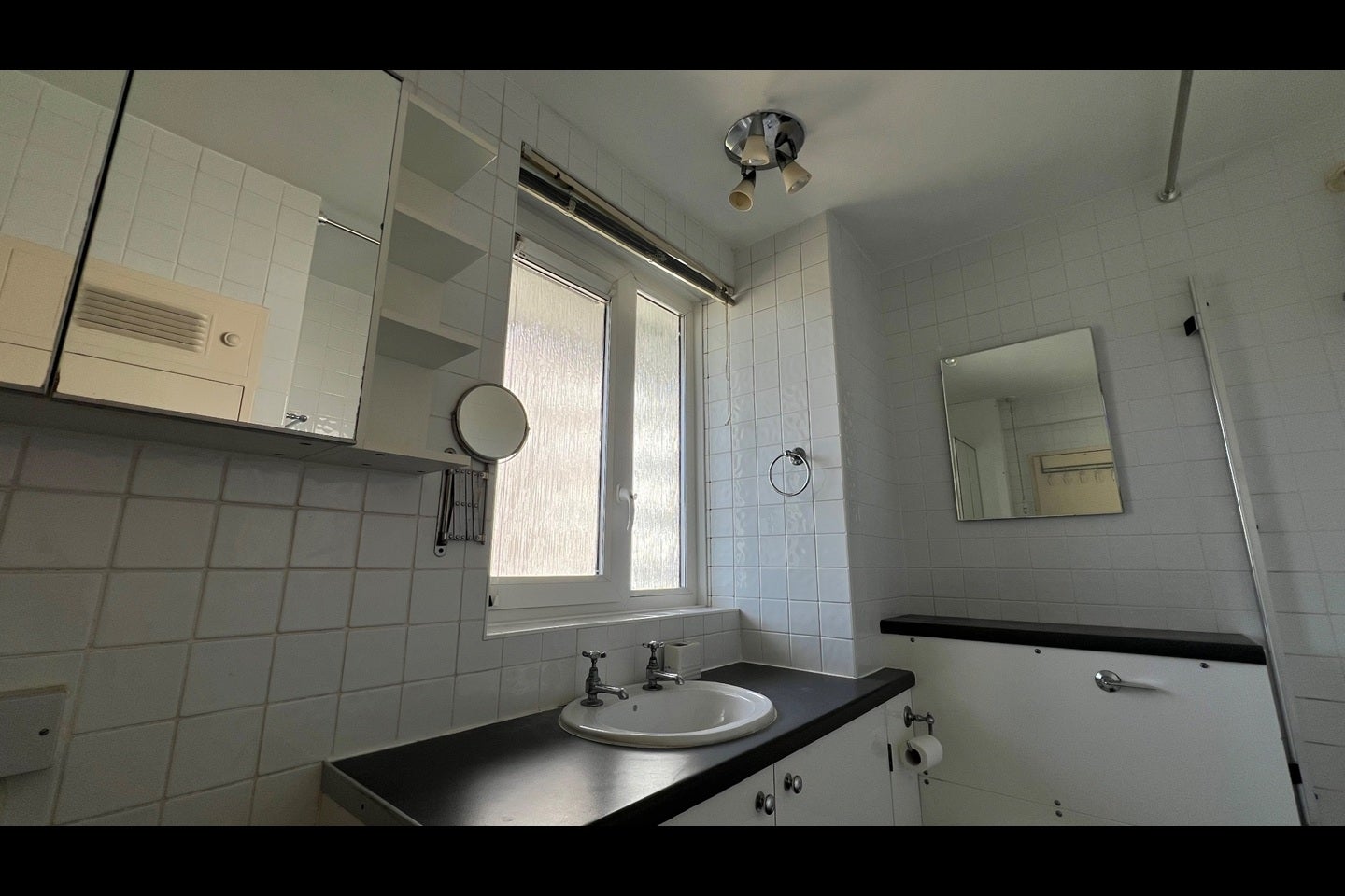 Flat Skinner Street in Greater London