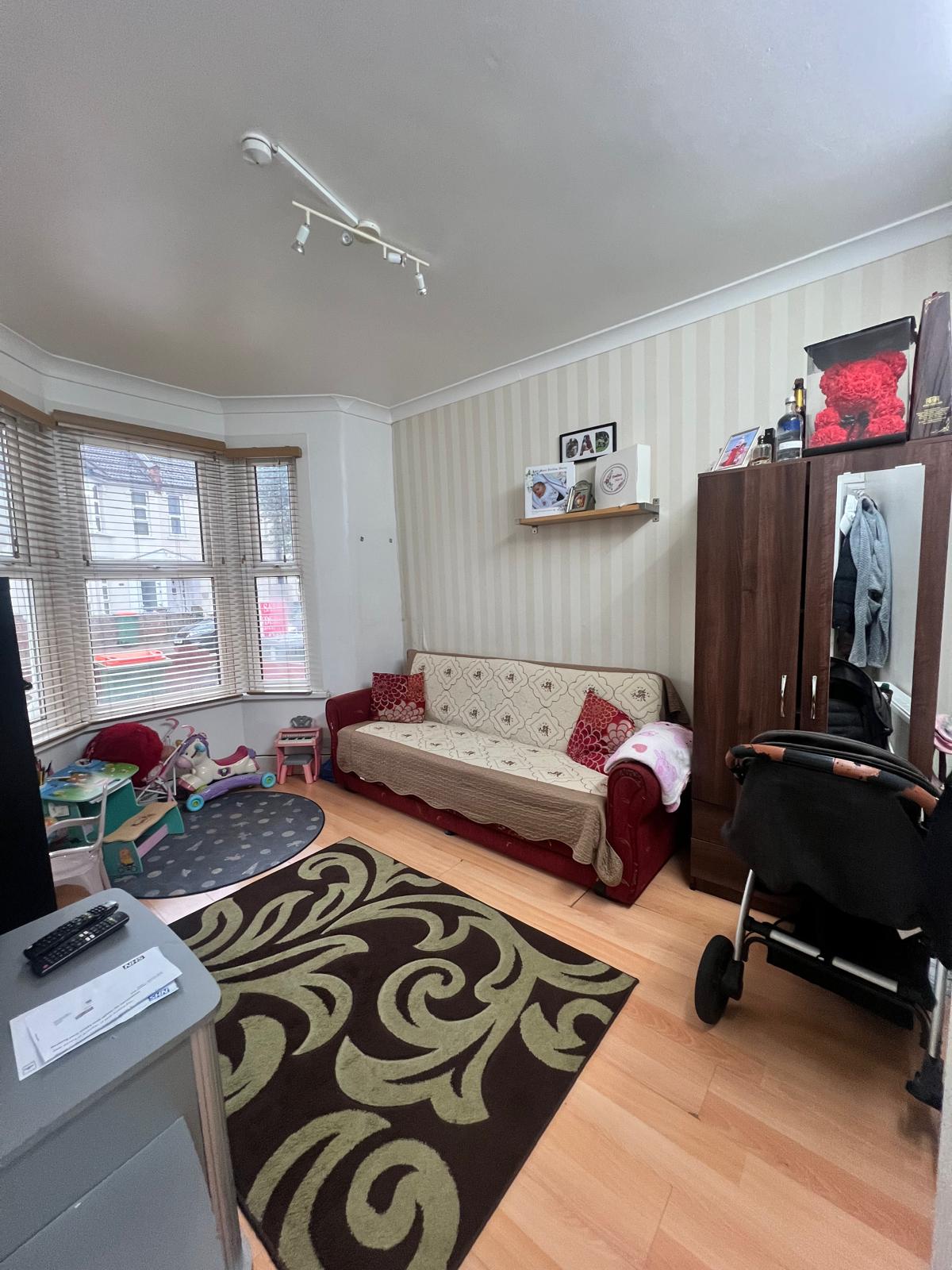 Flat Sherrard Road in Greater London