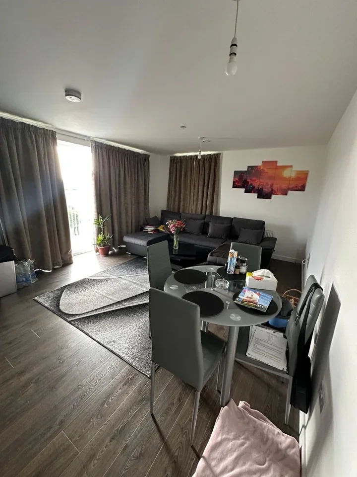 Flat Crossways Boulevard in Dartford