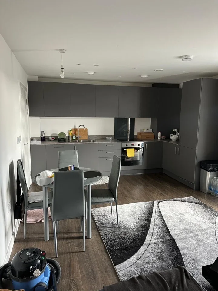 Flat Crossways Boulevard in Dartford