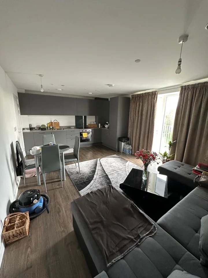 Flat Crossways Boulevard in Dartford