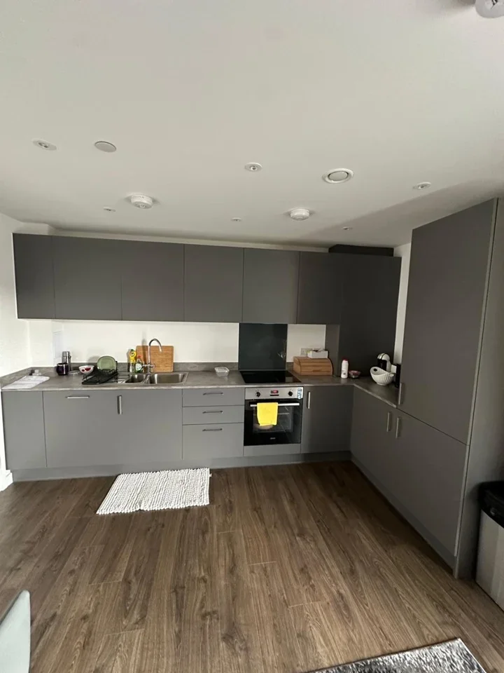 Flat Crossways Boulevard in Dartford