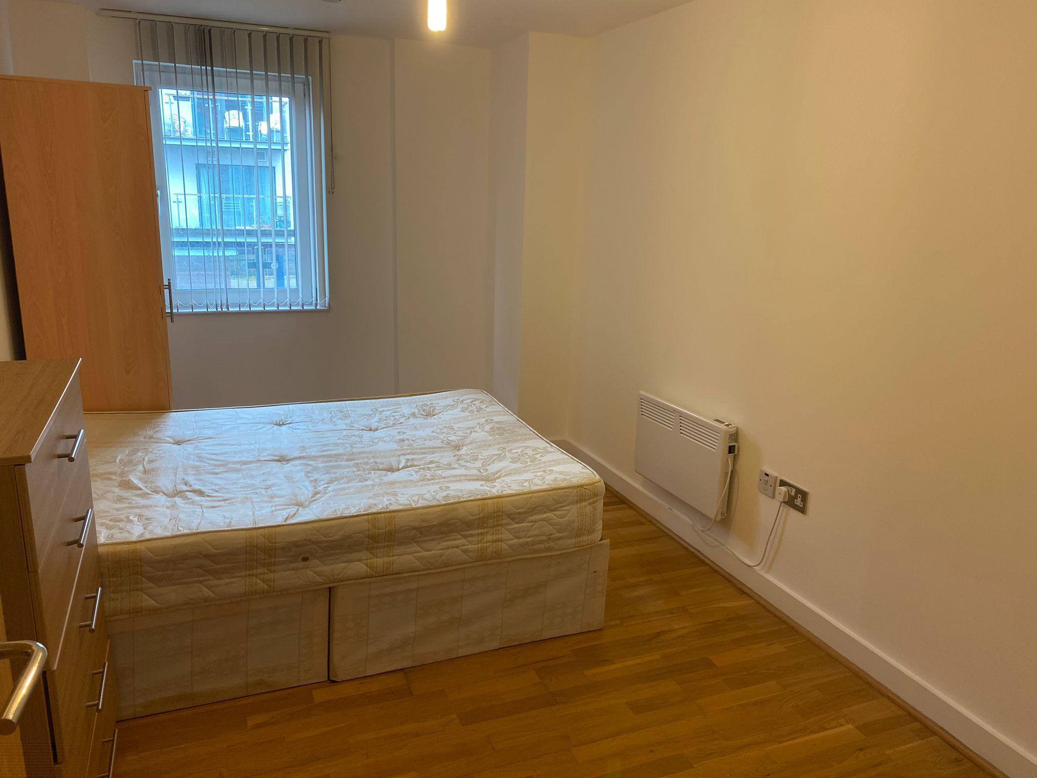 Flat Mast Quay in Greater London