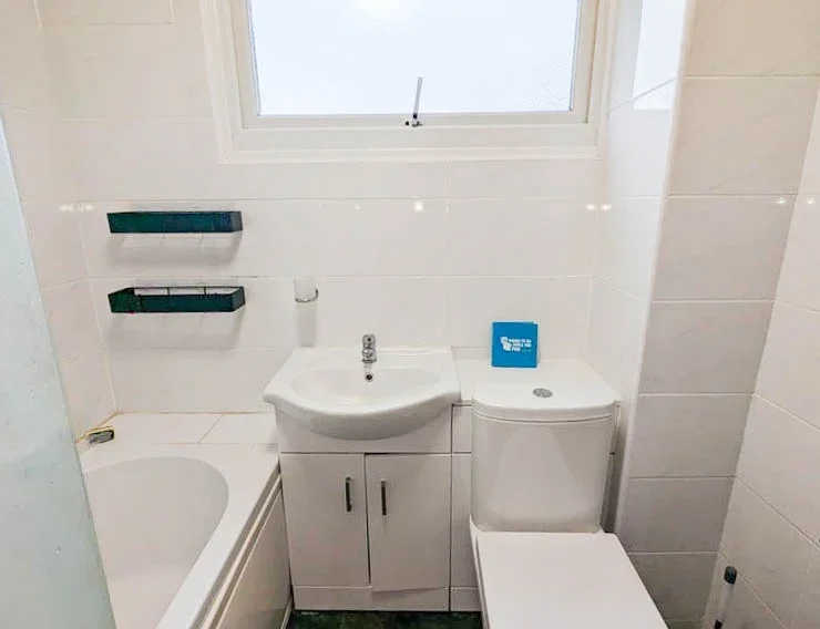 Room Berrymeade Walk in Crawley