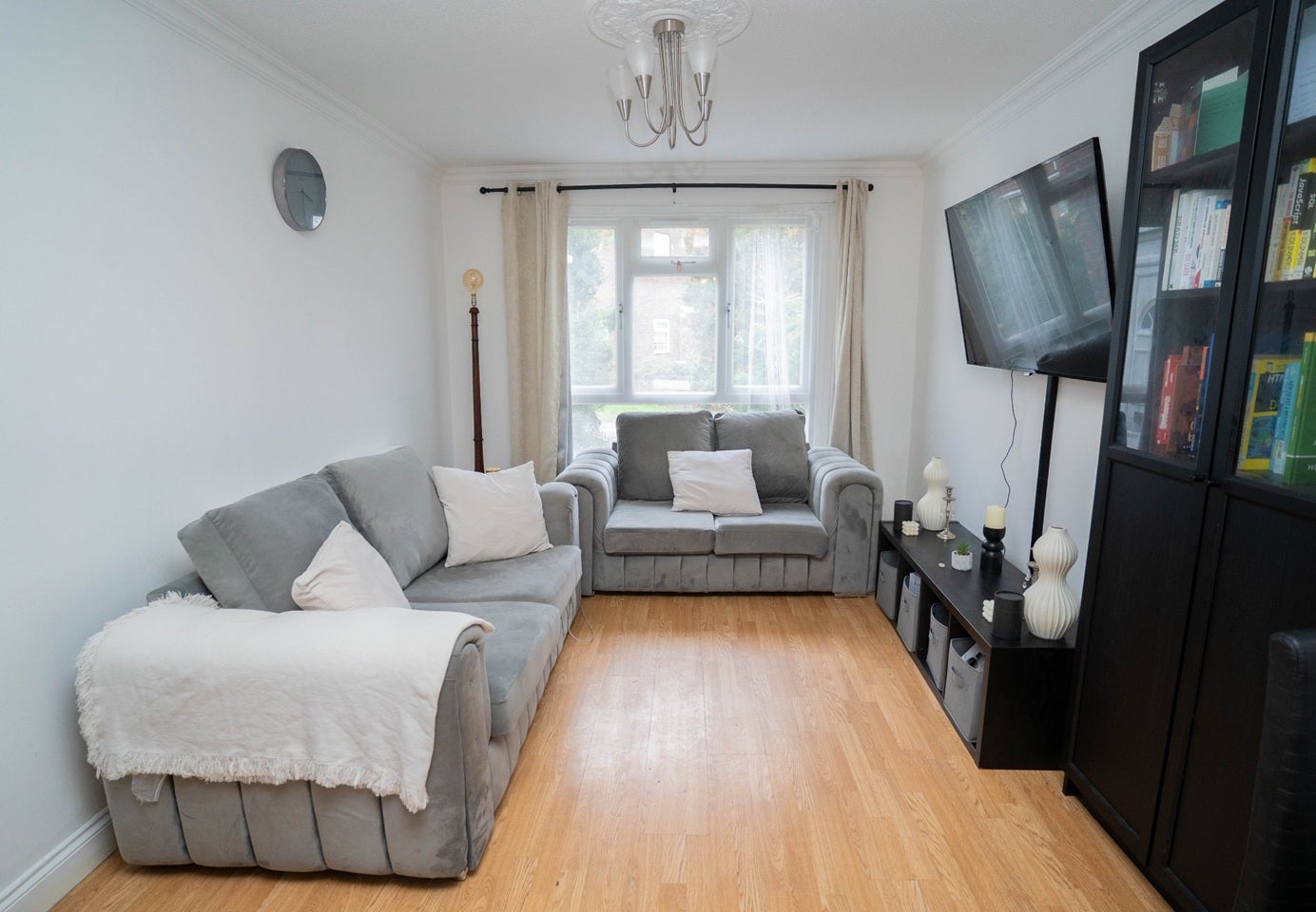 Room Berrymeade Walk in Crawley